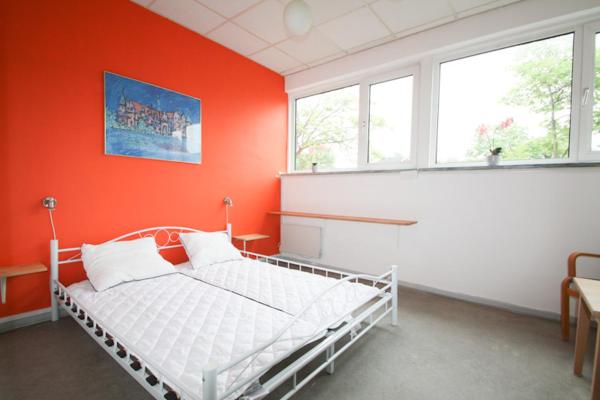 A la foto es mostra l'objecte Postgaarden-gram situat a la ciutat de Gram.