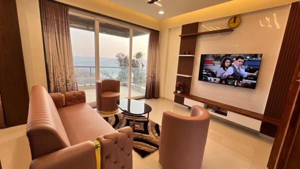 The photo shows the 1BHK Suite with Valley View, Ora Vue located in the city of Panchgani.