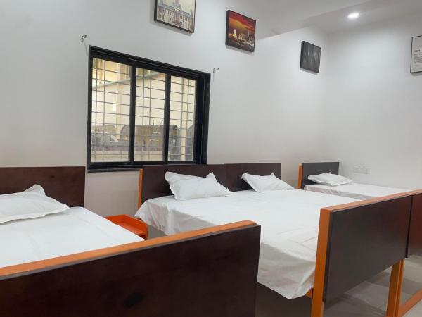 The photo shows the Yoo Hostels Luxury Stays located in the city of Nānded.