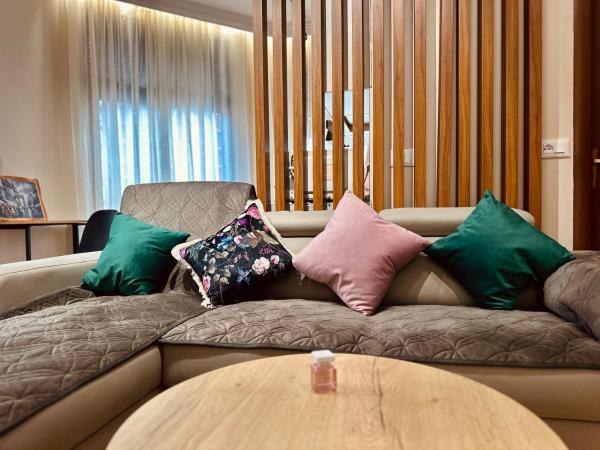 Sunny Apartment - Tirana