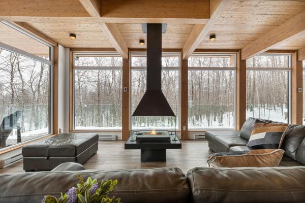 Na foto é possível ver o objeto Chalet Berg-Haus by Rendez-Vous Mont-Tremblant localizado na cidade de La Conception.