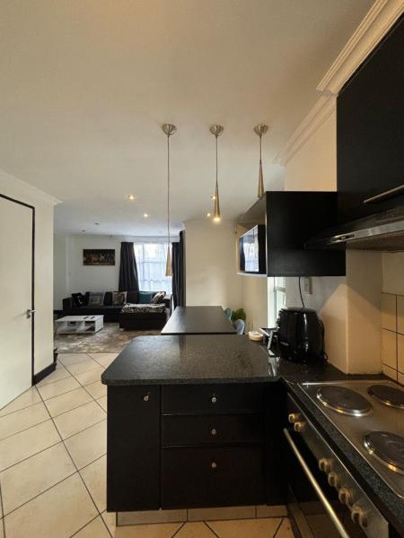Charming 2 Bedroom House - Chartwell