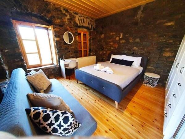 A la foto es mostra l'objecte Domna's House situat a la ciutat de Varvítsa.