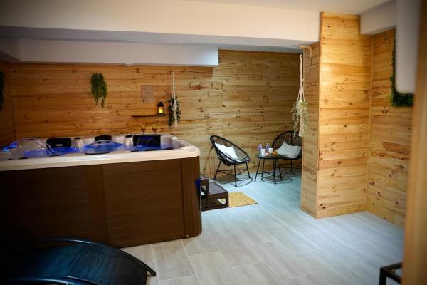 A la foto es mostra l'objecte Suite, Hammam, Sauna, et Jacuzzi situat a la ciutat de Sedan.