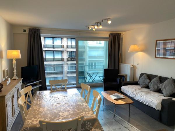 Apartment in Nieuwpoort near Sandy Beaches, Ньивпорт