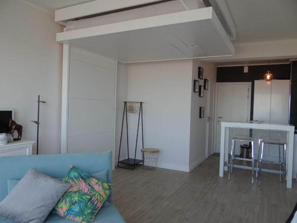 Kuva 9: Studio in Nieuwpoort with Stunning Sea View
