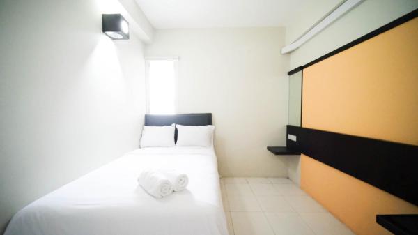 写真にはKeputih市にあるHomey and Comfy 2BR at Dian Regency Apartment By Travelioが写っています。