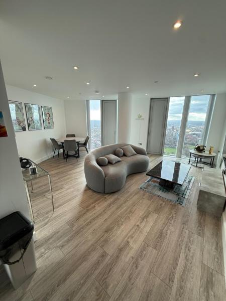 3 Bedroom Apt In The Centre Of Deansgate New Build, Manchester