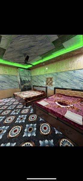 A la foto es mostra l'objecte Hotel sea face situat a la ciutat de Srinagar.