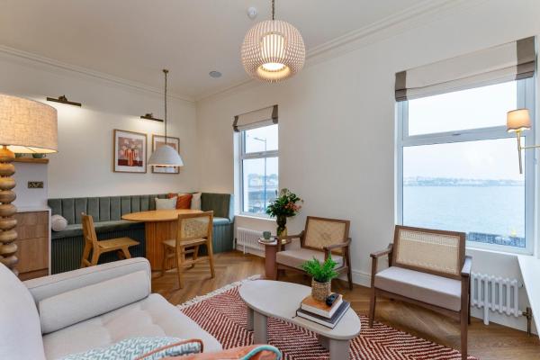 Foto 8: 2-Bed - Sleeps 6 - Seafront View with Free Parking