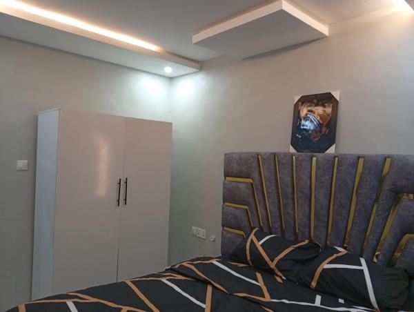 A la foto es mostra l'objecte EllaGreat Homes situat a la ciutat de Lagos.