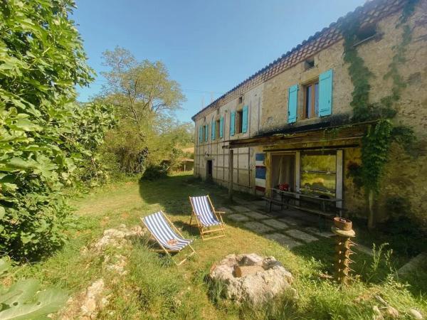 På billedet ses objektet Maison accueillante avec jardin à Sainte-Suzanne beliggende i byen Sainte-Suzanne.