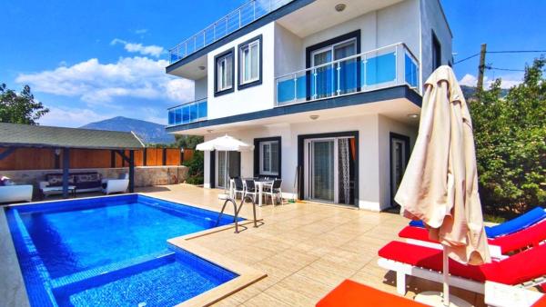 En la foto se muestra el objeto Uzumlu Village 3 Bedroom Villa 8529 ubicado en la ciudad de Çayköy.