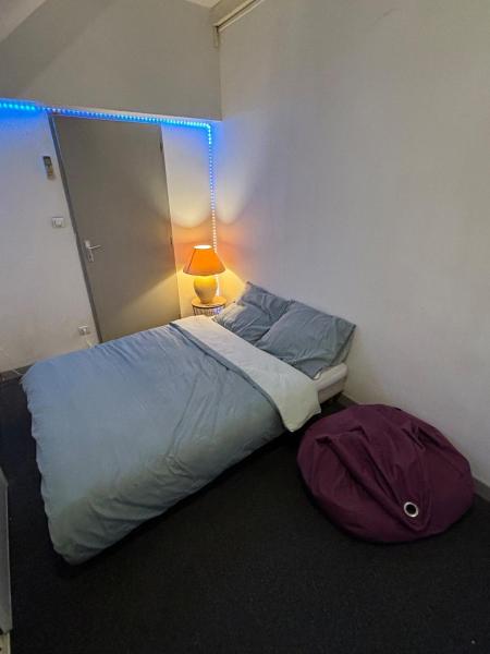 A la foto es mostra l'objecte Chambre 2 personnes situat a la ciutat de Laveyron.