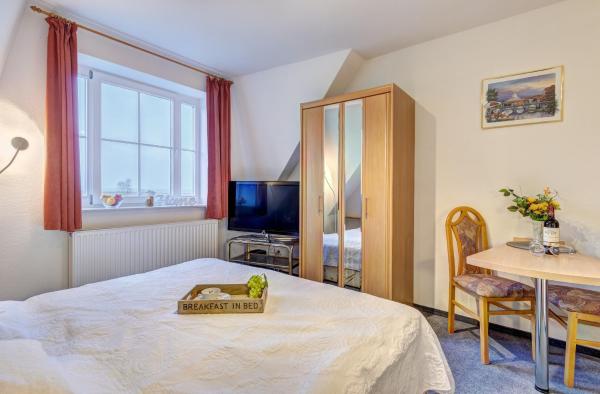Na fotografii je vidět objekt Haus Ostseeglück - Ferienwohnung Mittagssonne mit Gemeinschaftssauna nacházející se ve městě Loddin.