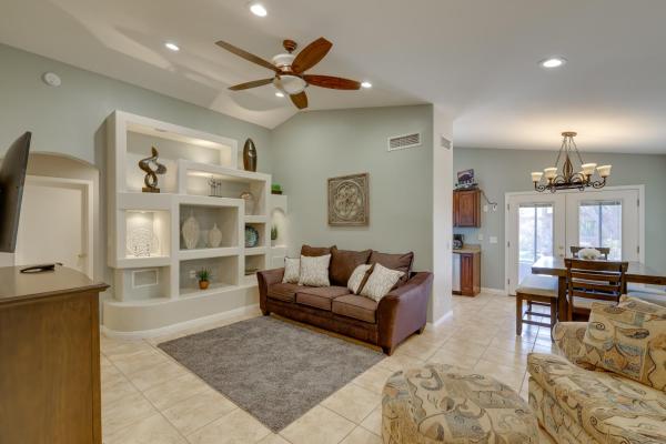 A la foto es mostra l'objecte Golf and Hike Family Home with Patio in Glendale situat a la ciutat de Phoenix.