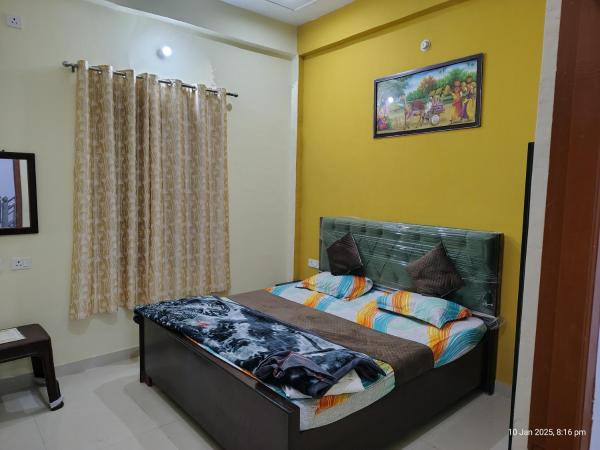 Auf dem Foto ist das Objekt The Raghav Inn Home Stay in der Stadt Ayodhya zu sehen.