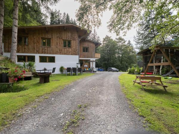 Op de foto is het object Holiday Home Alpenchalet Silbertal by Interhome te zien, gelegen in de stad Silbertal.