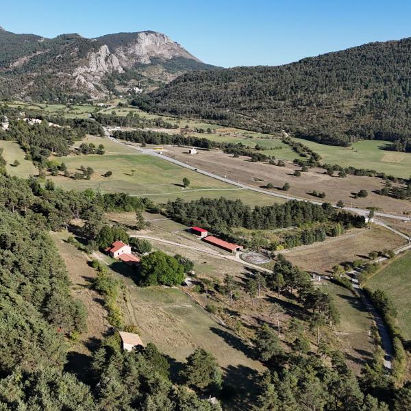 På billedet ses objektet Gîtes Shamsoka - Haras de Séranon beliggende i byen Caille.