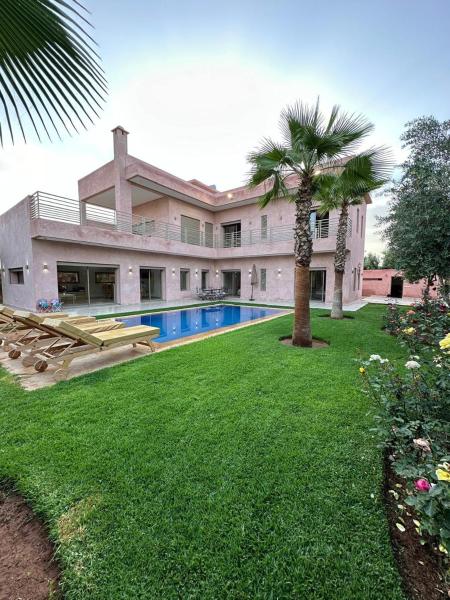 A la foto es mostra l'objecte Villa Bellevue situat a la ciutat de Sbiti.