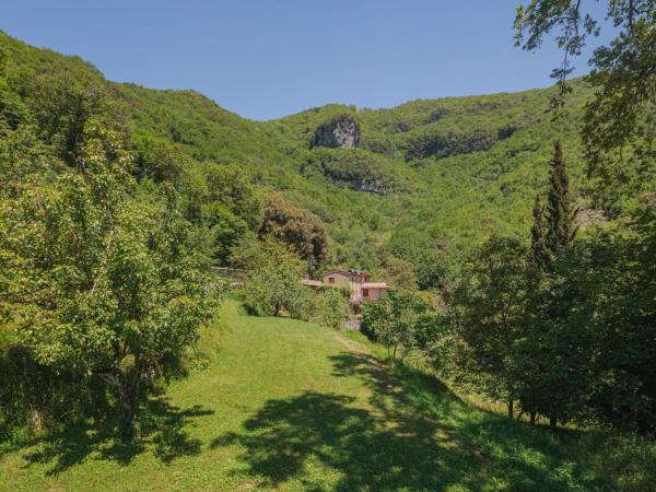 På billedet ses objektet Holiday Home Paradiso by Interhome beliggende i byen Casoli.