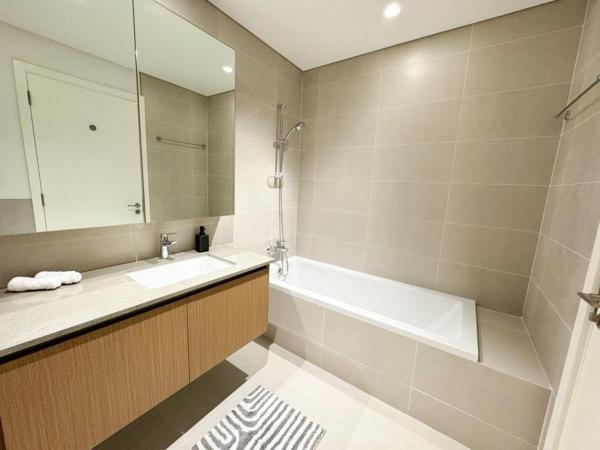 Fotografie 9: Spacious 3BR, Private Beach Access