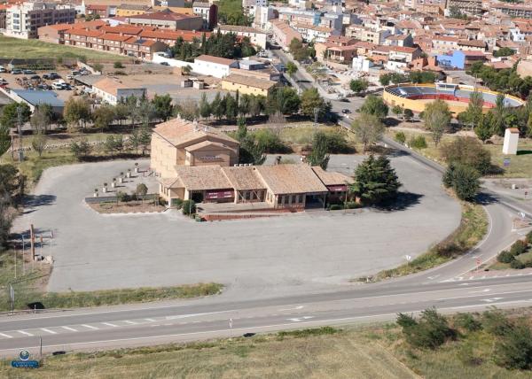 Na fotografii je vidět objekt Hotel Cariñena nacházející se ve městě Cosuenda.