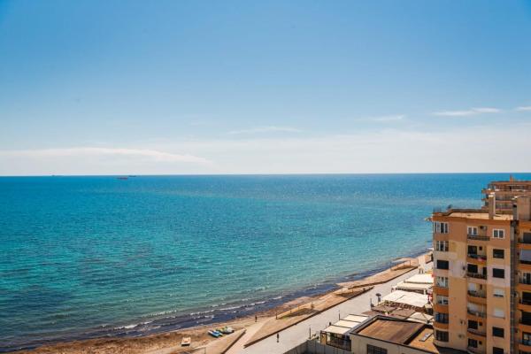 Na fotografii je vidět objekt Aria Beachfront Residences Durrës nacházející se ve městě Durrës.