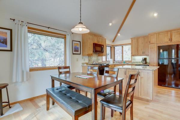 A la foto es mostra l'objecte 7 Cedar situat a la ciutat de Sunriver.