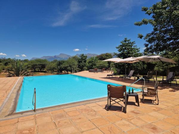 The photo shows the Thandolwami Bushlodge & Spa located in the city of Hoedspruit.