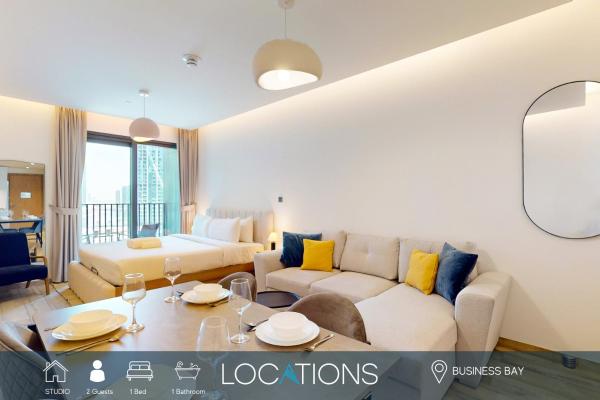 Na zdjęciu widoczny jest obiekt Locations I Ahad Residences I Luxurious Studio Apartment I Business Bay I 10-Min Drive to Downtown Dubai & Burj Khalifa położony w mieście Dubaj.