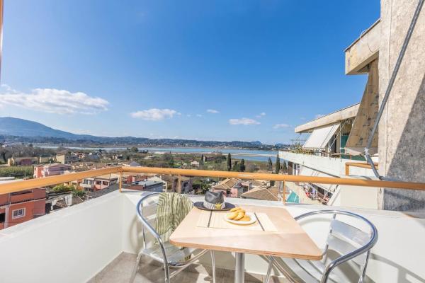På billedet ses objektet Teta's Suite, Kanoni, Corfu beliggende i byen Stratiá.