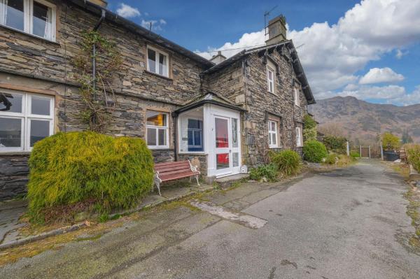 På billedet ses objektet Rose Bank Cottage Coniston beliggende i byen Coniston.