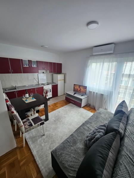 A la foto es mostra l'objecte Apartman daba 1 situat a la ciutat de Kijevo.