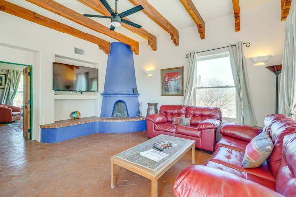 På bildet vises objektet 1 Mi to Saguaro NP Charming Tucson Casita som ligger i byen Avra.