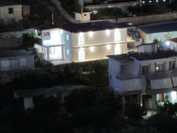 Na fotografii je vidět objekt Villa Pamja nacházející se ve městě Gjashtë.