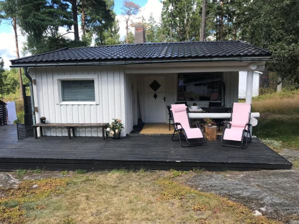 Na fotografii je vidět objekt Lillhuset Värmdö nacházející se ve městě Barnvik.