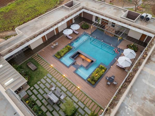 The photo shows the Botanica Stay 8-Acre Luxury Farm located in the city of Vani.