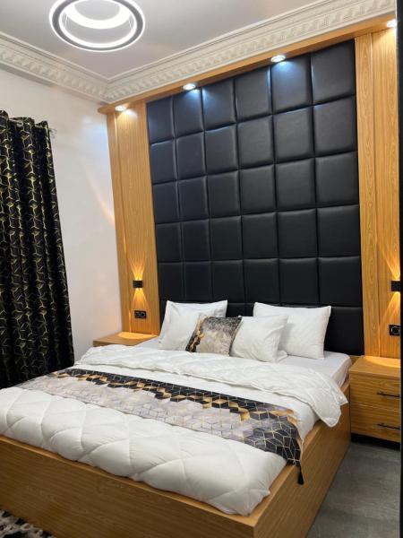 Luxueuse petite chambre, salle de bain extérieure privée, Dakar