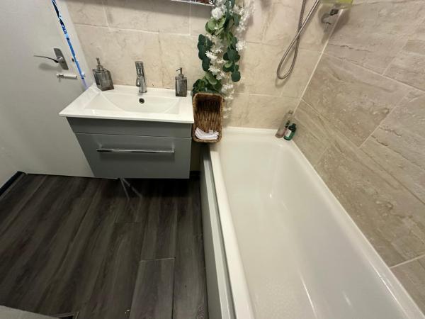Фотография 8: Charming Flat in North London