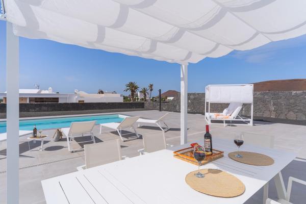 A la foto es mostra l'objecte Vv Villa Secretos de Yaiza 1 by Hh - private pool & BBQ situat a la ciutat de Yaiza.