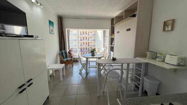 A la foto es mostra l'objecte Estudio moderno en santa margarita AV-23 situat a la ciutat de Roses.