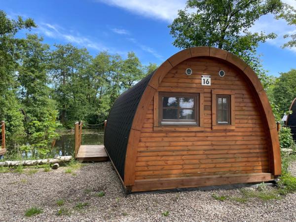 A la foto es mostra l'objecte 16 Premium Camping Pod