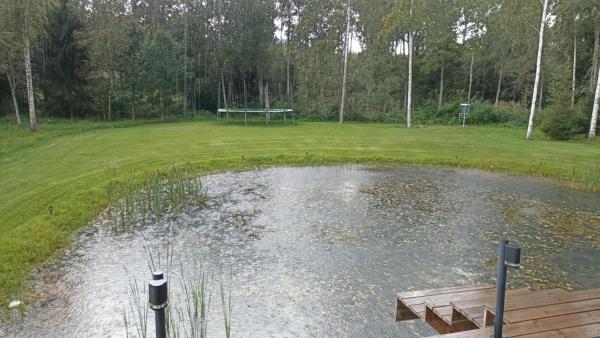 Na zdjęciu widoczny jest obiekt Metsaääre Saunamaja położony w mieście Uderna.