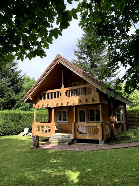 A la foto es mostra l'objecte Charmant chalet en bois situat a la ciutat de Champguyon.