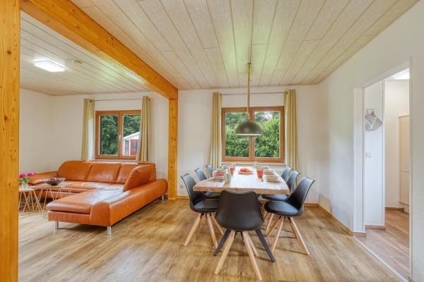 På billedet ses objektet Waldblick mit eigener Sauna beliggende i byen Hausen.