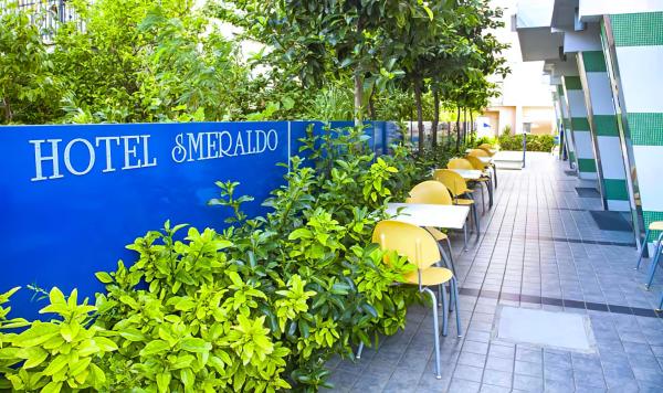Nella foto è visibile l'oggetto Hotel Smeraldo situato nella città di Tortoreto Lido.