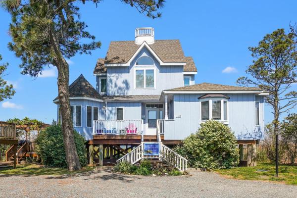 A la foto es mostra l'objecte Blue Pointe Bayside - Cozy, Waterfront home! situat a la ciutat de Deep Hole.