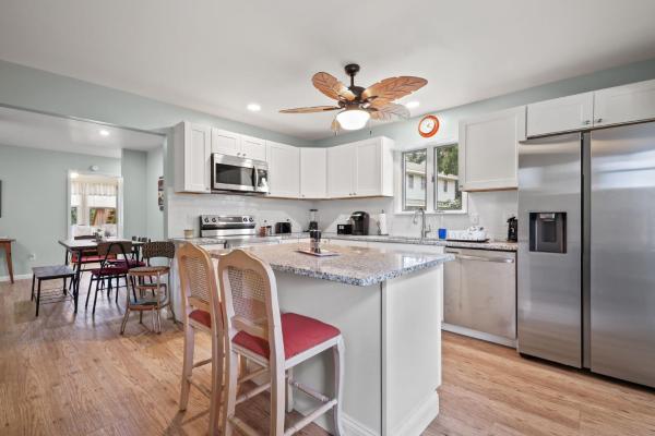 Photo 1 : Escape at Deep Hole Hideaway - Pet friendly duplex!