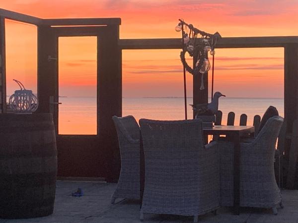 Na fotografii je vidět objekt Traumlage Nr 58 Traumblick direkt am Wattenmeer erste Reihe unendliche Weite, eingebettet in der Natur nacházející se ve městě Westerland.